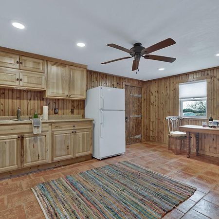 Ohana Ranch Cabin - 12 Minutes To Historic Main St Fredericksburg Zewnętrze zdjęcie