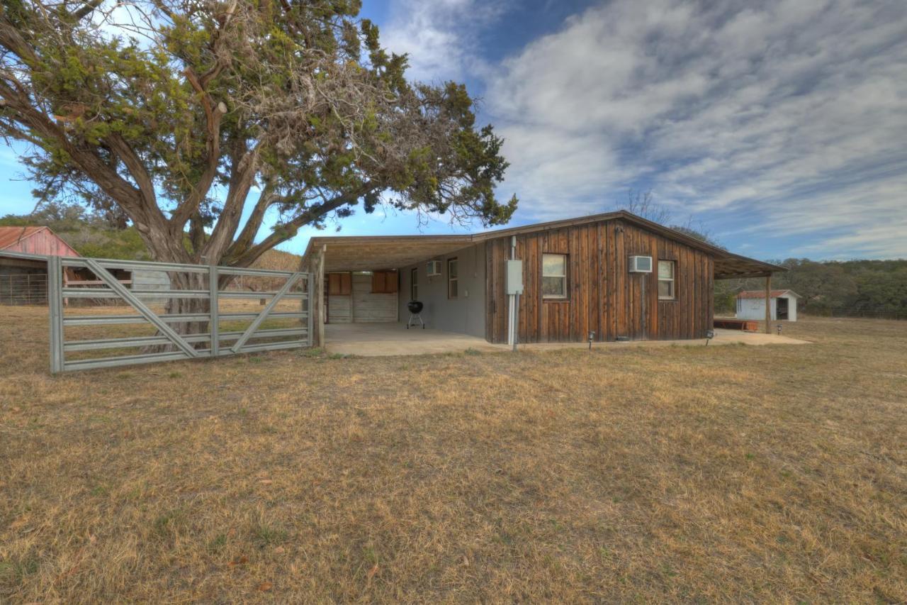 Ohana Ranch Cabin - 12 Minutes To Historic Main St Fredericksburg Zewnętrze zdjęcie