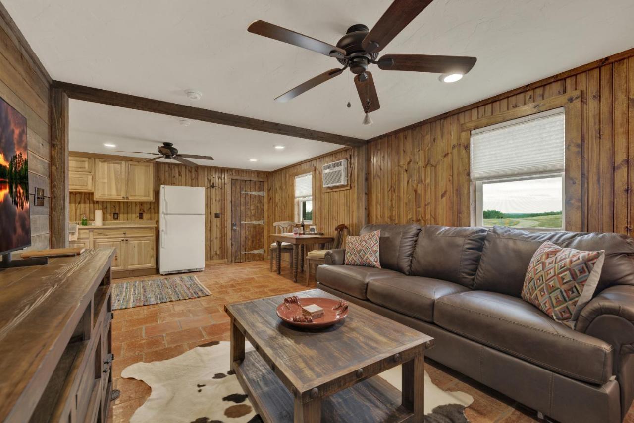 Ohana Ranch Cabin - 12 Minutes To Historic Main St Fredericksburg Zewnętrze zdjęcie