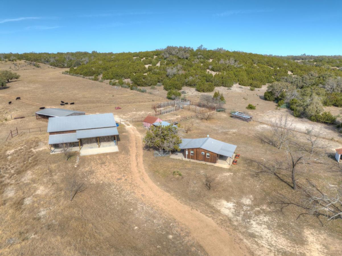 Ohana Ranch Cabin - 12 Minutes To Historic Main St Fredericksburg Zewnętrze zdjęcie
