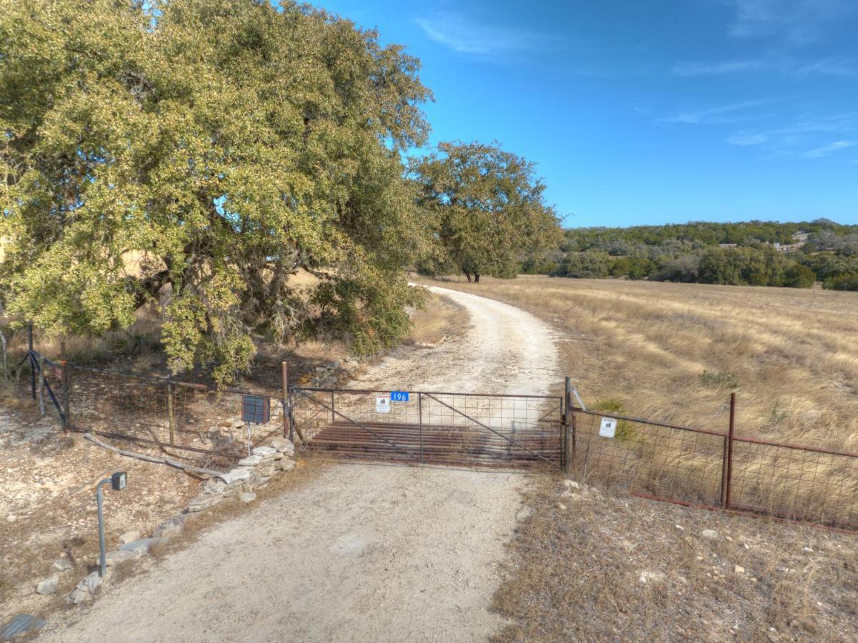 Ohana Ranch Cabin - 12 Minutes To Historic Main St Fredericksburg Zewnętrze zdjęcie