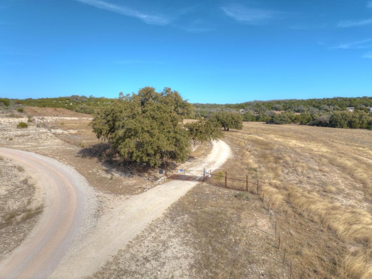 Ohana Ranch Cabin - 12 Minutes To Historic Main St Fredericksburg Zewnętrze zdjęcie
